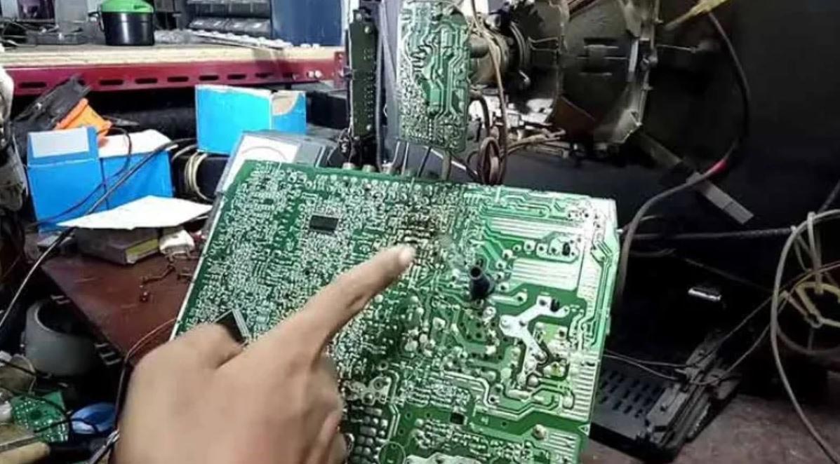 √ Kumpulan Kerusakan TV Polytron Berbagai Tipe & Cara Memperbaikinya